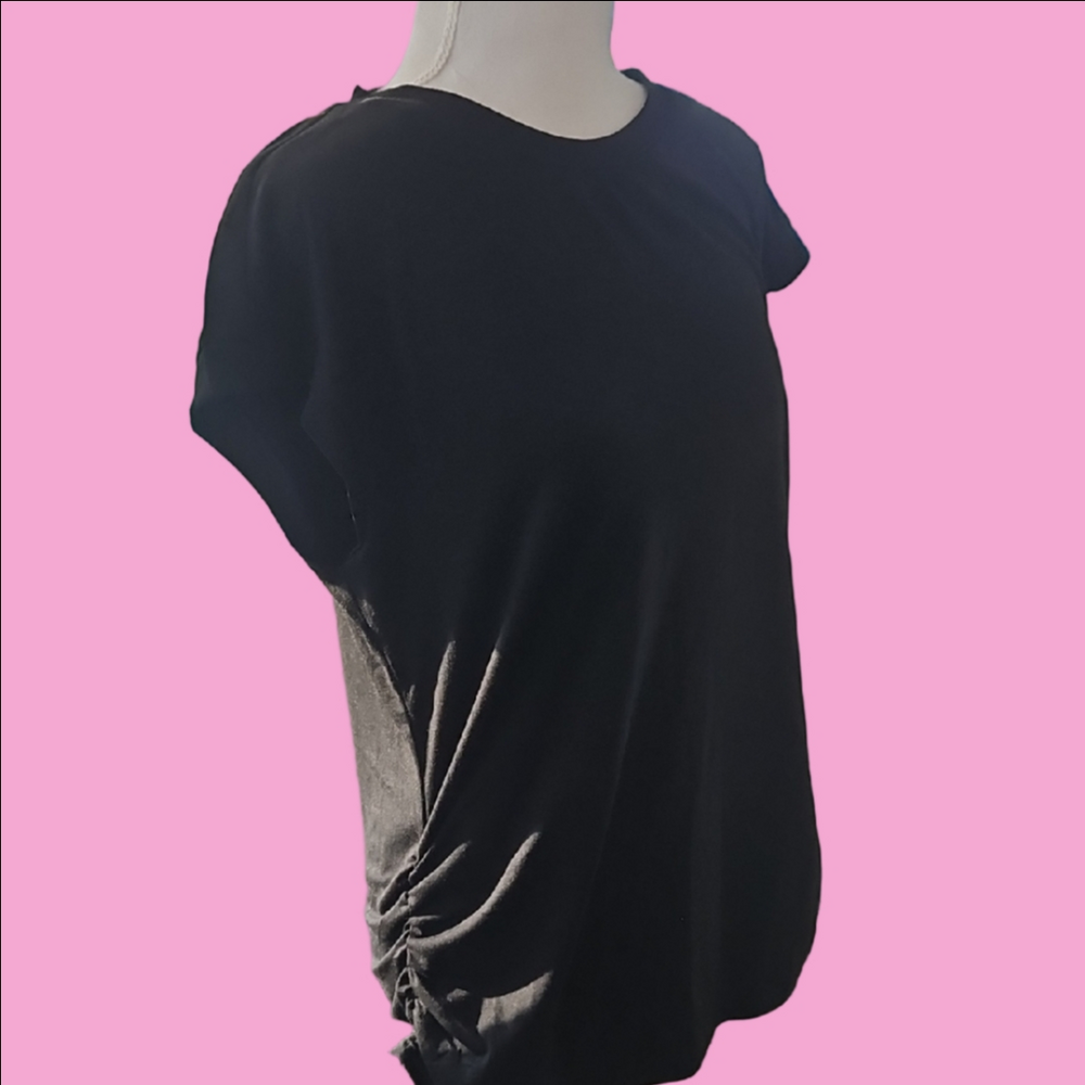 NWT.. Classic Black Cap Sleeve Women's Tee.  Size M
